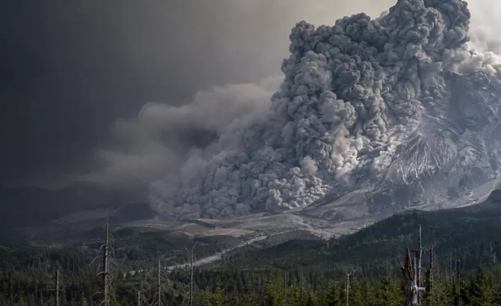 La erupción del monte Santa Helena que transformó el paisaje en minutos — Momento No. 980